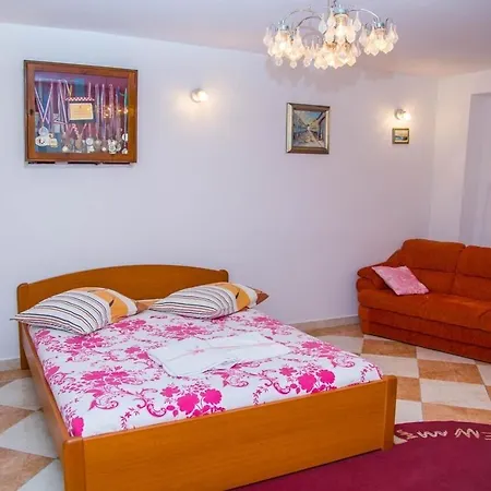 بيت ضيافة Jeljenic 3*