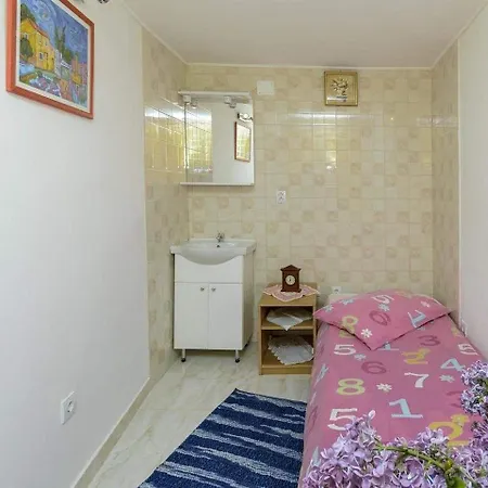 Jeljenic بيت ضيافة