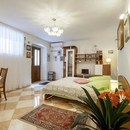 Jeljenic Gostinjska kuća 3*