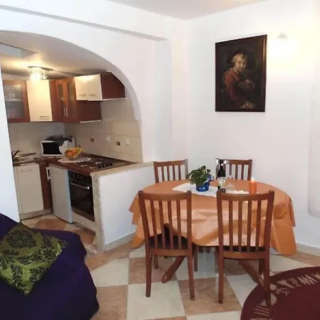 Jeljenic بيت ضيافة