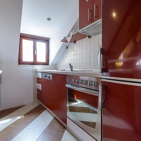 Jeljenic بيت ضيافة 3*